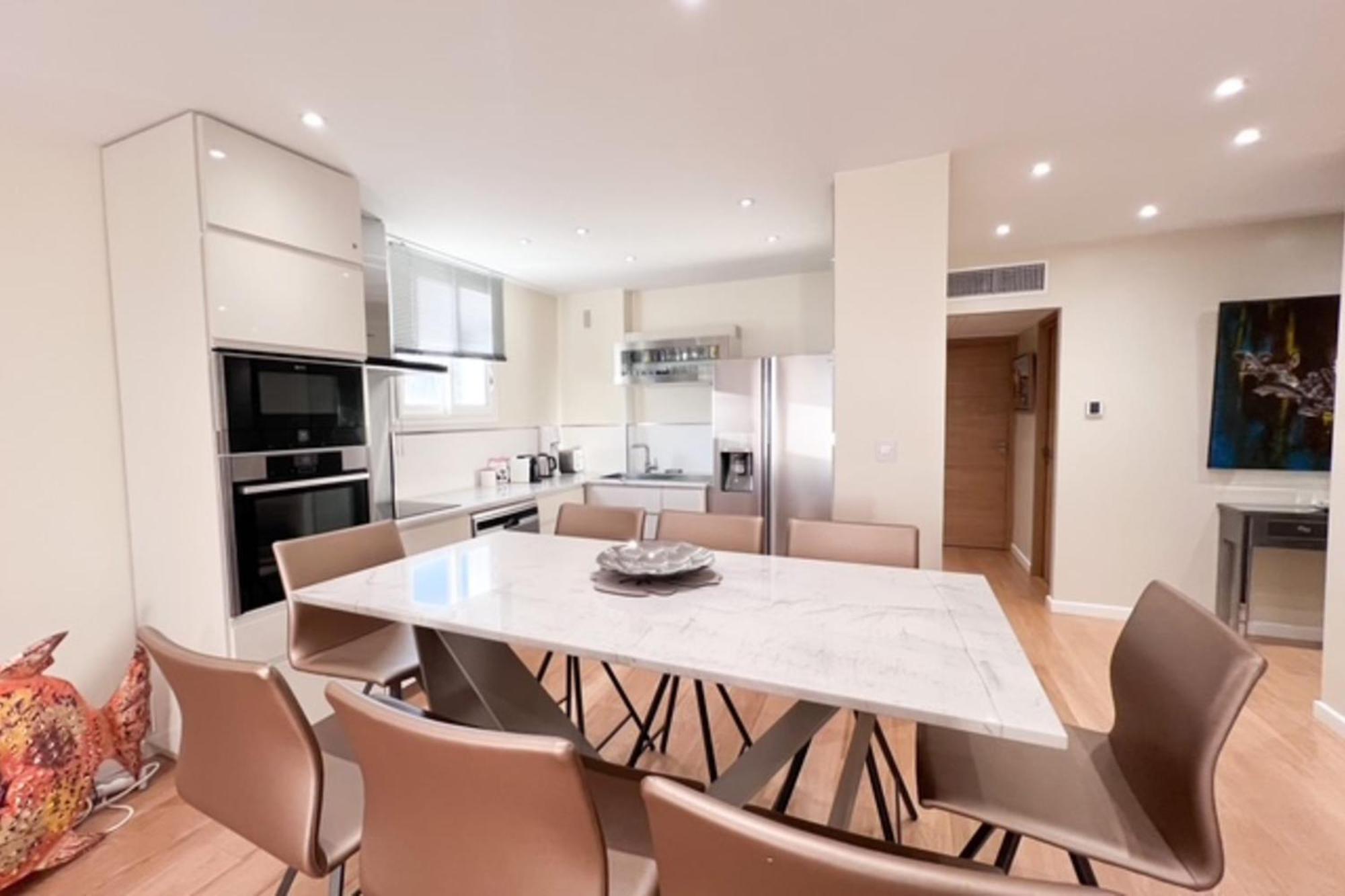 Apartment 3-bedroom Direct Sea Access In A Quiet Area With Parking Cannes