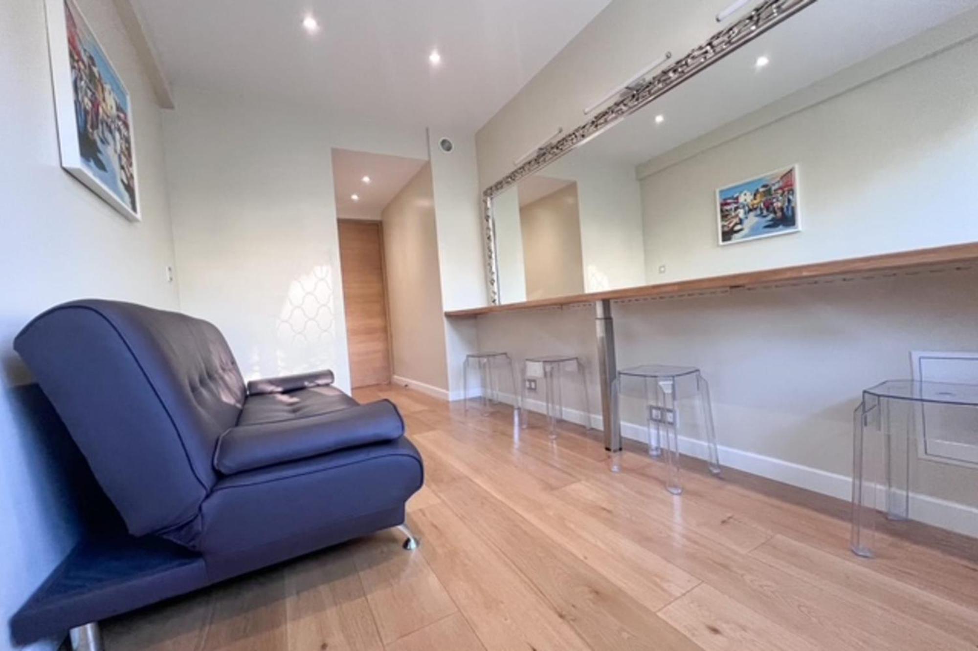3-bedroom Direct Sea Access In A Quiet Area With Parking Apartment Cannes