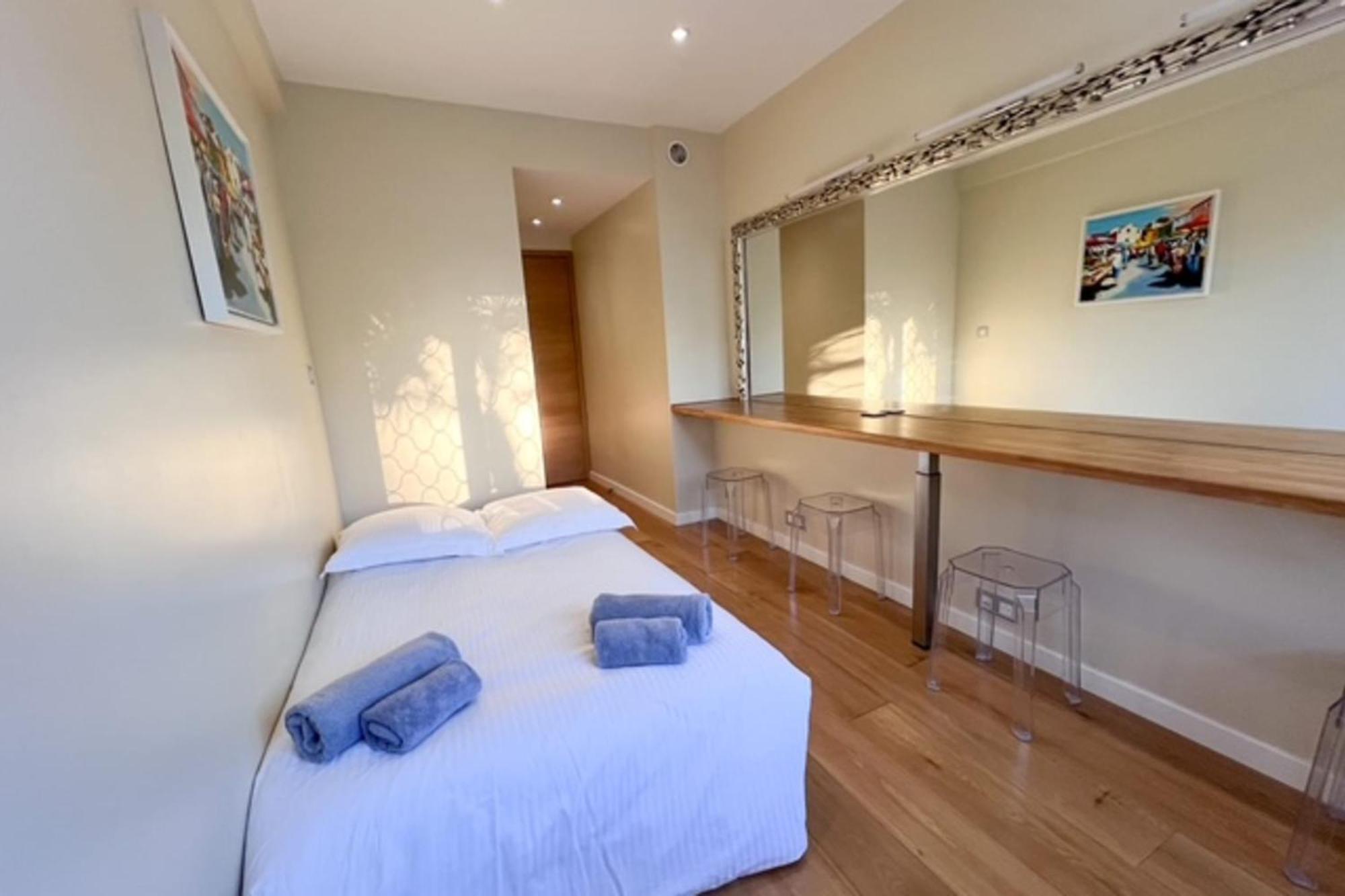3-bedroom Direct Sea Access In A Quiet Area With Parking *