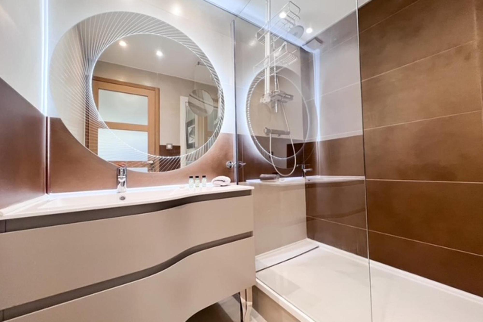 Apartment 3-bedroom Direct Sea Access In A Quiet Area With Parking *