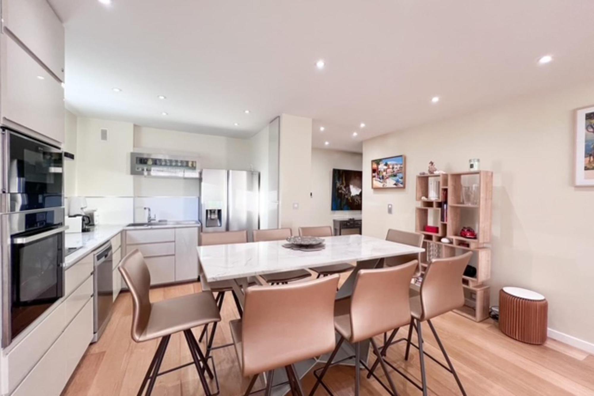 3-bedroom Direct Sea Access In A Quiet Area With Parking *